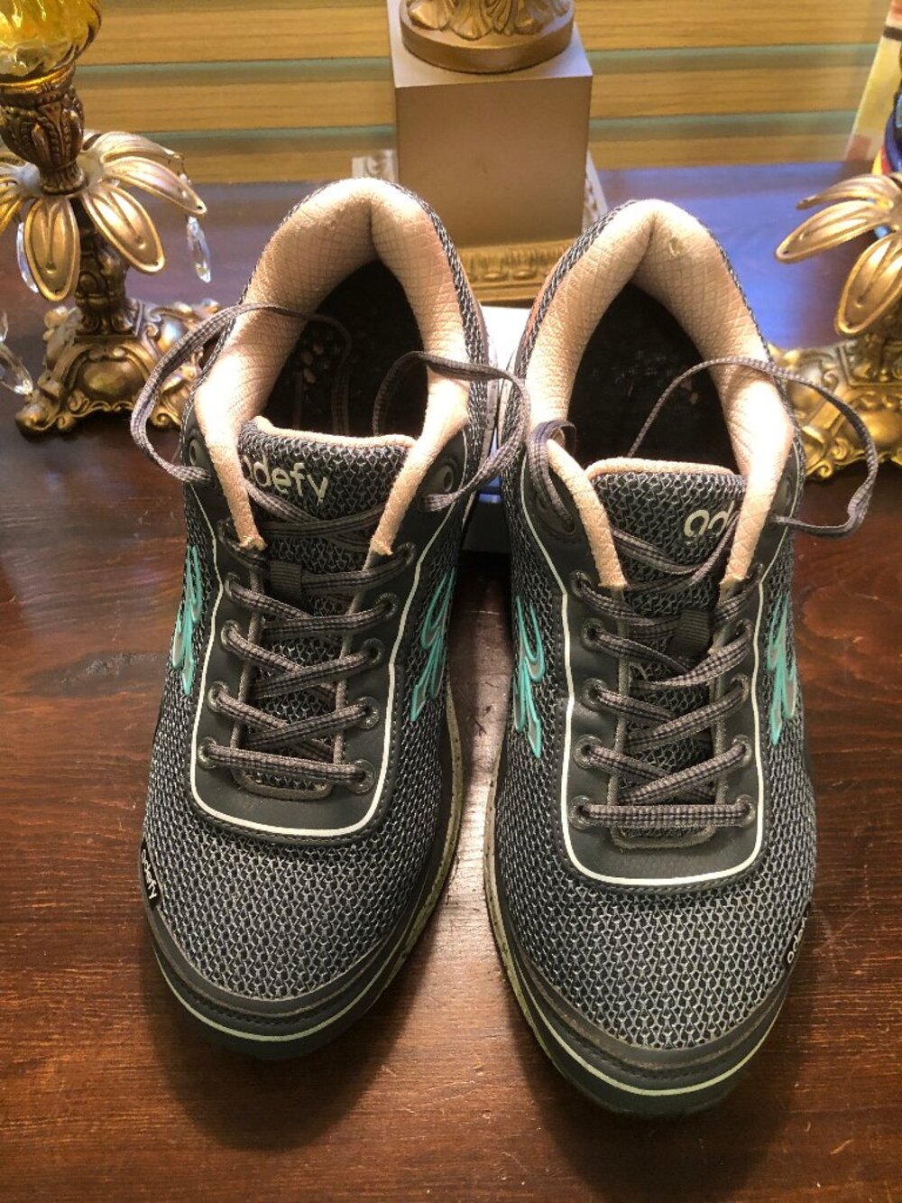 womens size 10 Gravity Defyer walking shoes